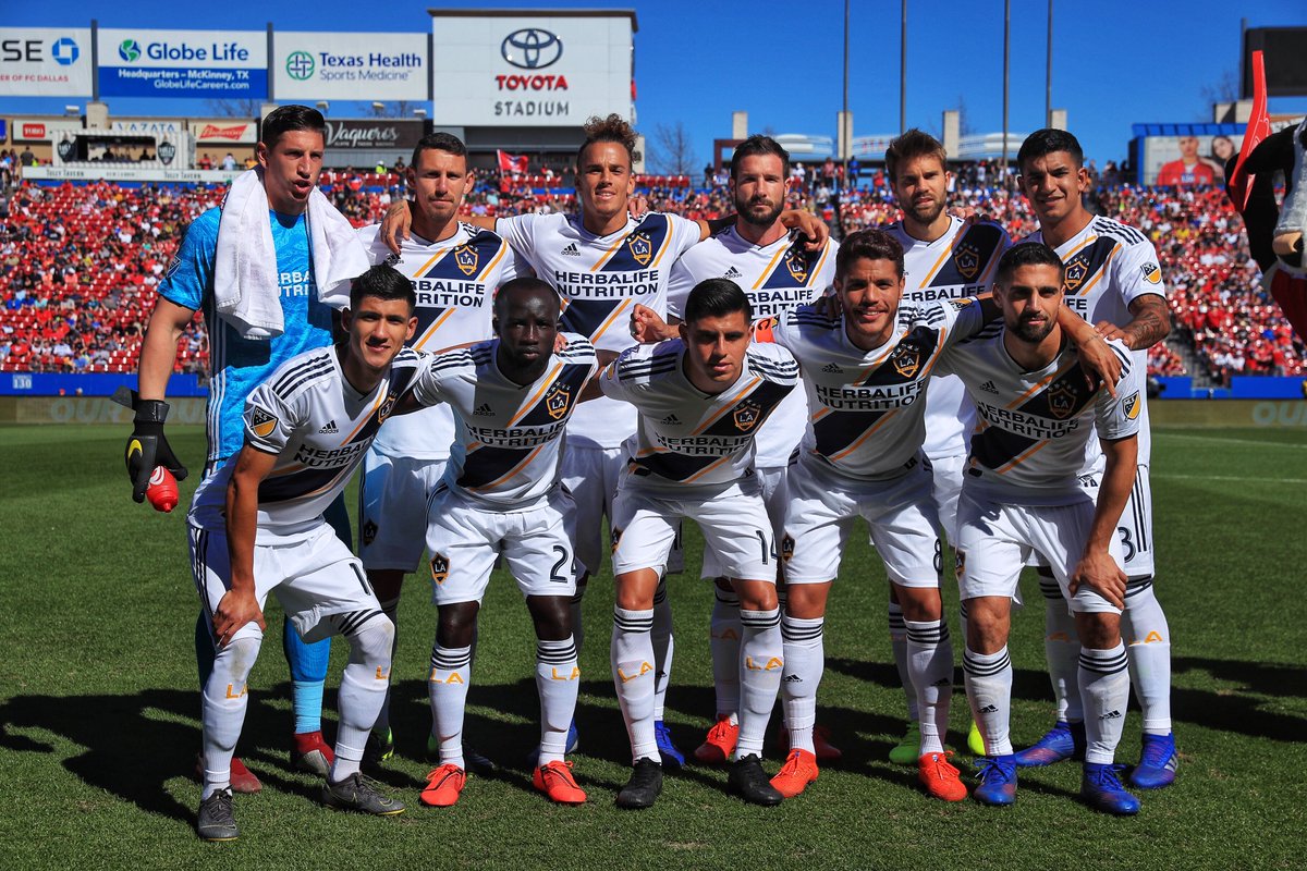 Jonathan dos Santos y Uriel Antuna arrancaron de titulares; Efraín Álvarez de cambio (Twitter @LAGalaxy)