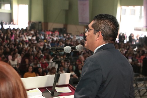 Durante la realización del encuentro con integrantes del SMSEM. (Especial)