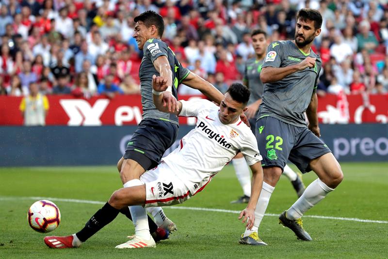 Héctor Moreno y la Real Sociedad cayeron contra Sevilla (EFE)