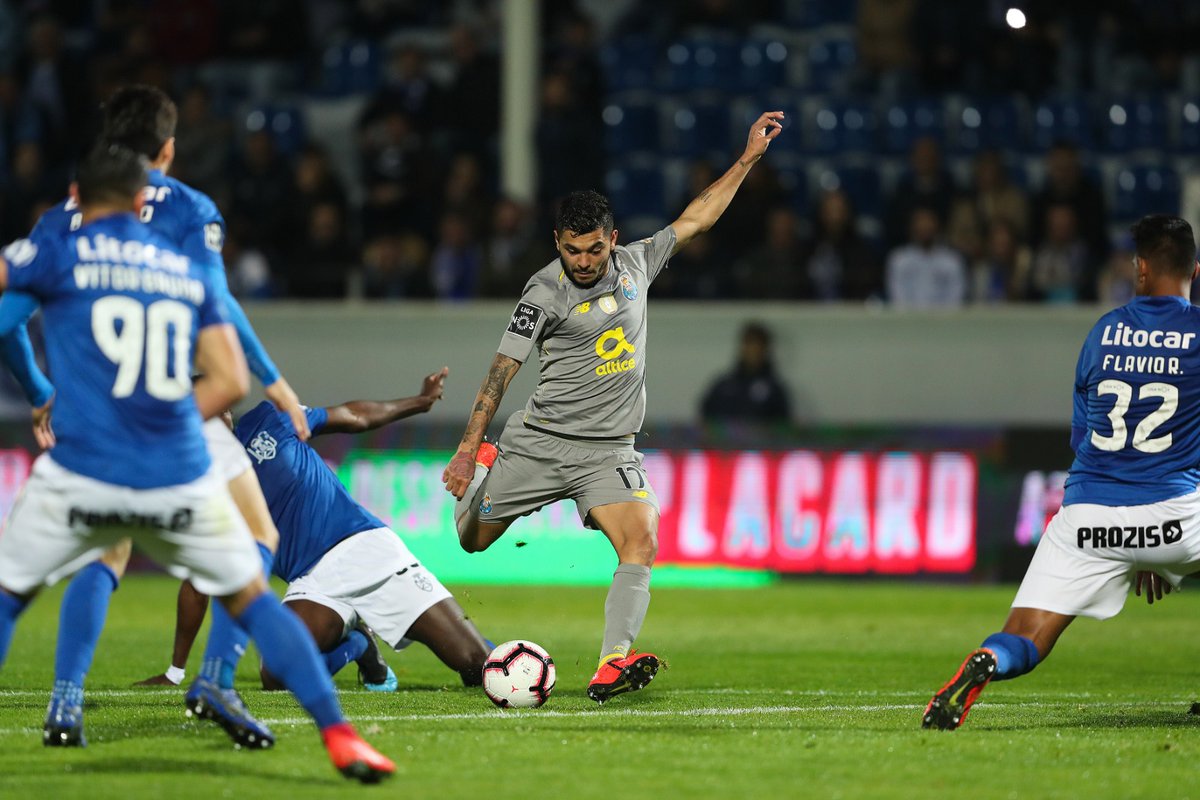 Jesús 'Tecatito' Corona fue titular en la victoria del Porto (Twitter @FCPorto)