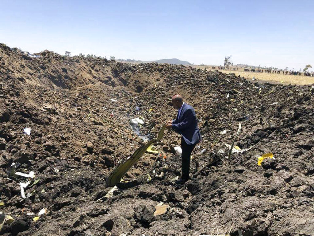 Aún no se sabe qué provocó el accidente del avión que se estrelló unos minutos después de despegar. (AP)