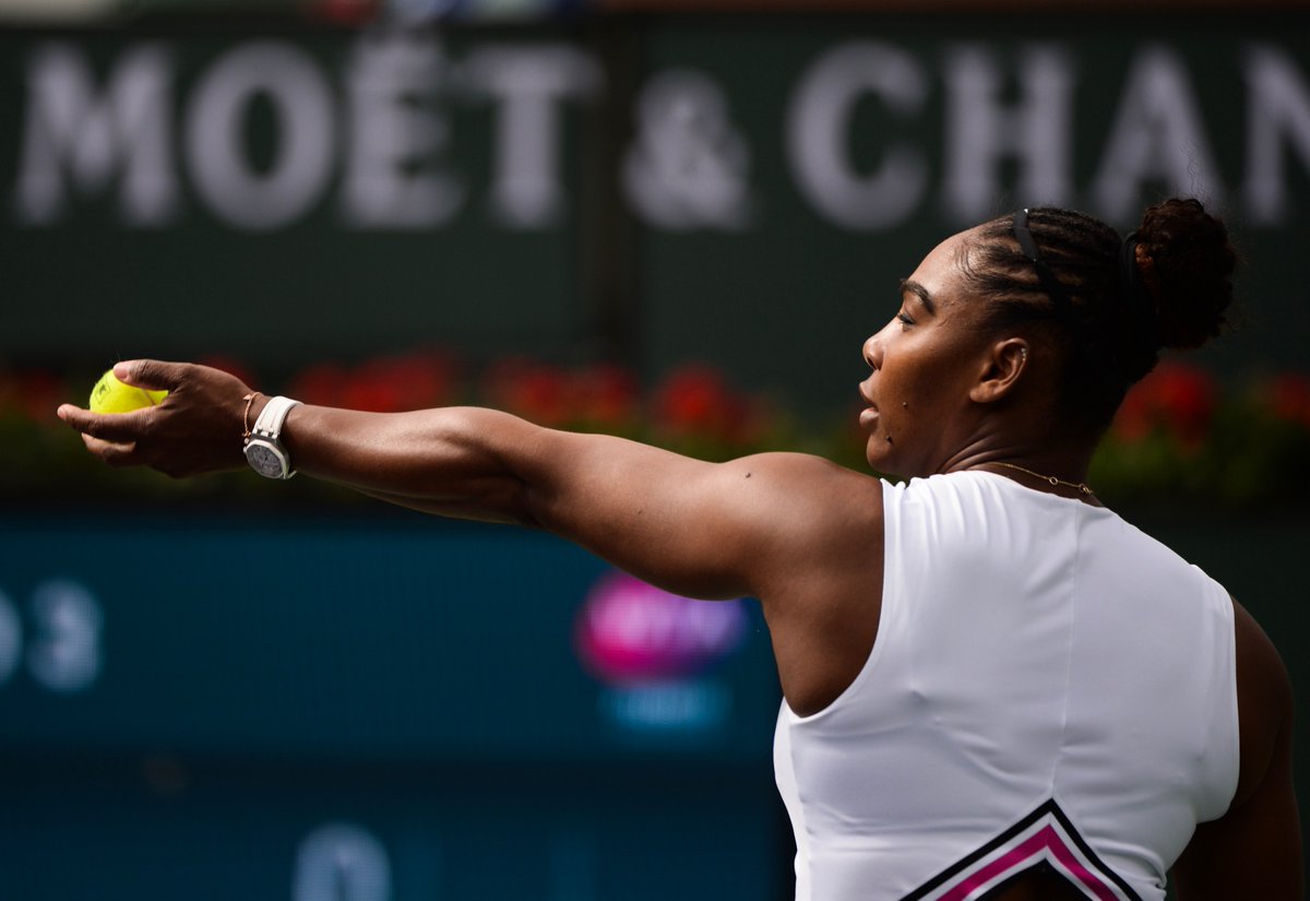 Serena Williams abandonó la competencia en el Indian Wells (Twitter @BNPPARIBASOPEN)
