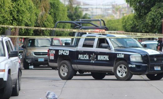 Al interior de su vivienda asesinan a hombre  en León