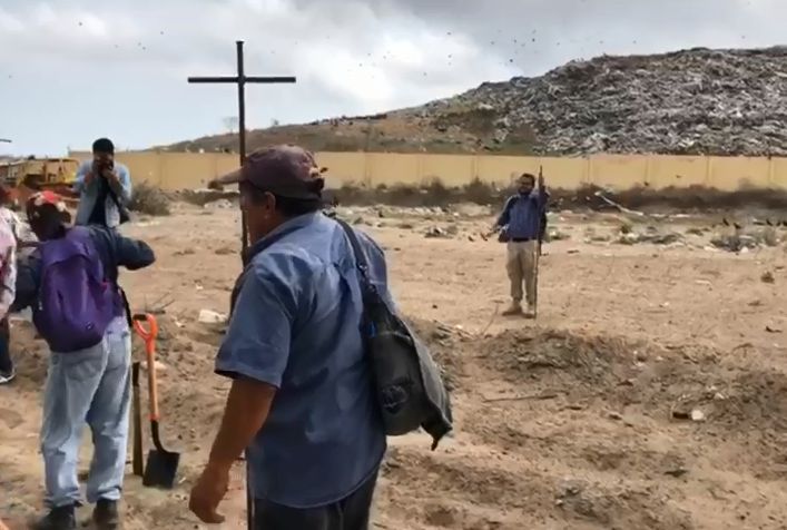 El Colectivo Solecito busca fosas clandestinas en el basurero municipal de Veracruz. | Isabel Zamudio