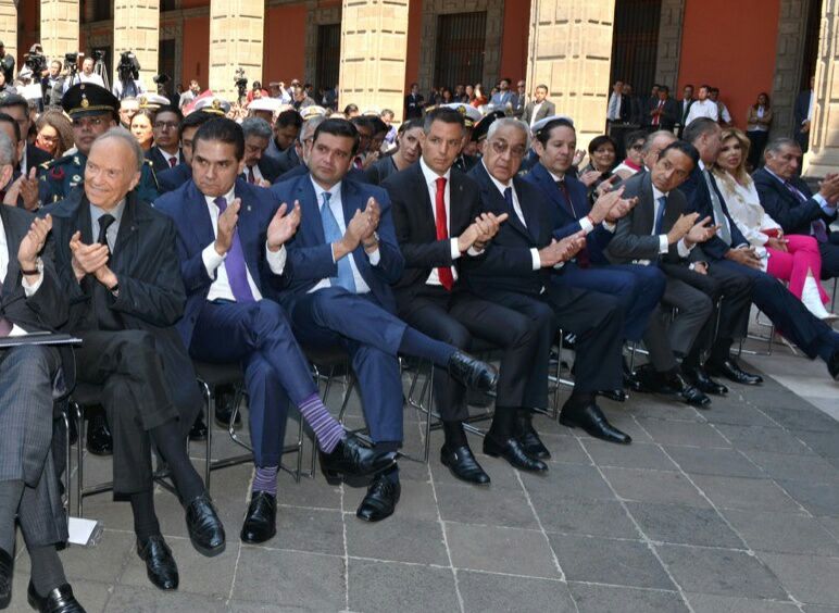 Estuvieron presentes los presidentes de los poderes legislativo y judicial, senadores y diputados federales (Especial)