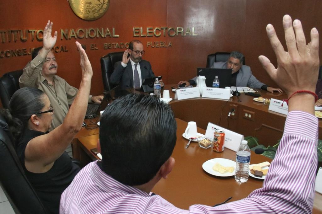 En el acuerdo INE/JGE32/2019 se estableció que los consejeros de los 15 distritos electorales federales obtendrán 9 mil 802 pesos cada mes (Agencia En