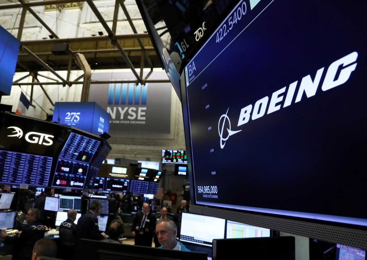 Acciones de Boeing caen 5.1% (Reuters)