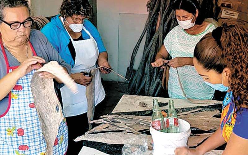 La bisutería, carteras y cinturones que diseñan van de los  50 a los 250 pesos. (Foto: Adriana Carlos)