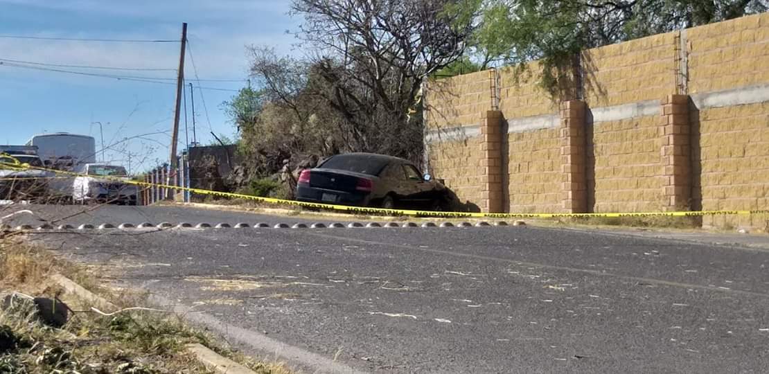 En Acámbaro tres hombres viajaban en un vehículo y les dispararon