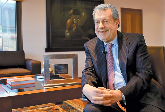 También funge como presidente ejecutivo de Santander México. Juan Carlos Bautista
