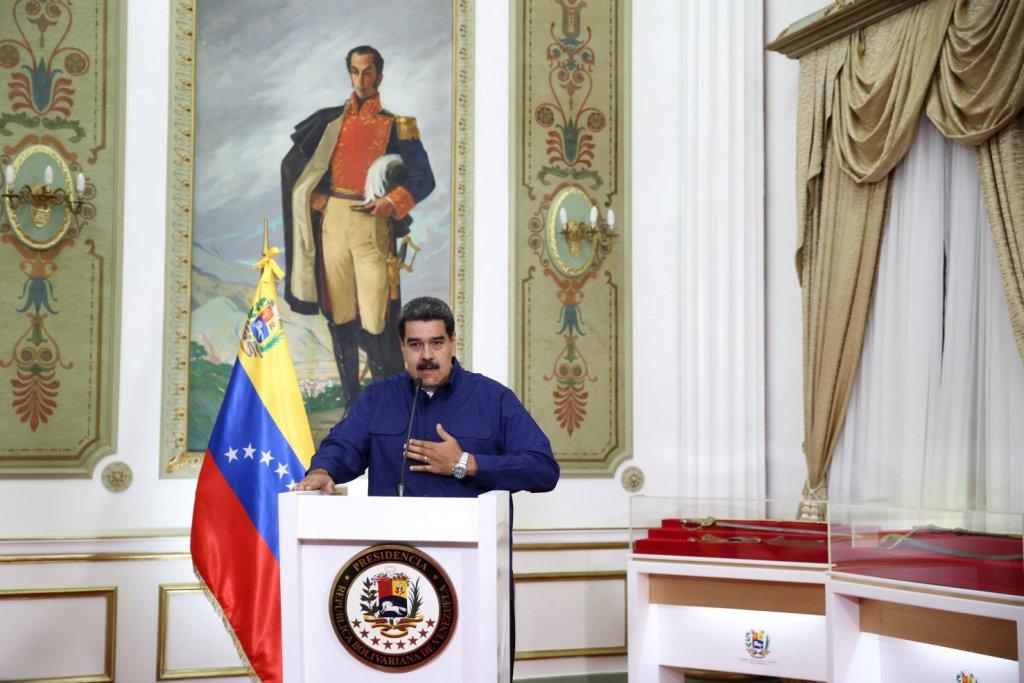 El gobierno de Nicolás Maduro prorrogó por otras 24 horas la suspensión de actividades. Reuters