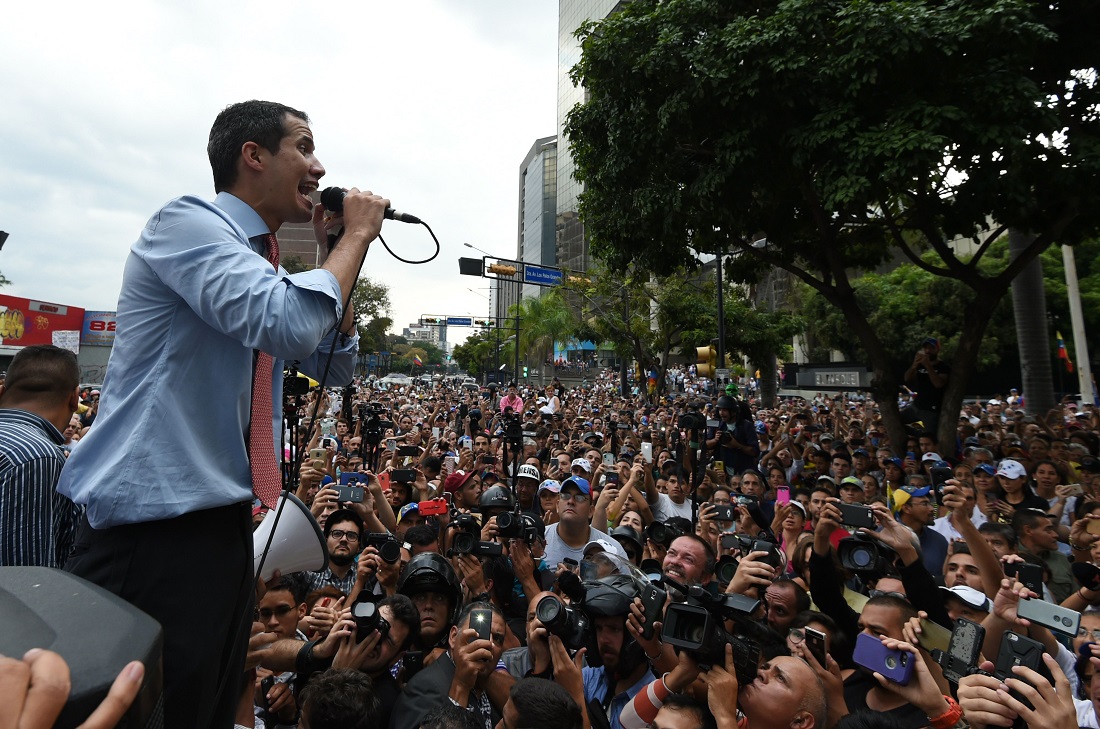 El líder opositor Juan Guaidó encabezó las protestas por el apagón en Venezuela. (AFP)