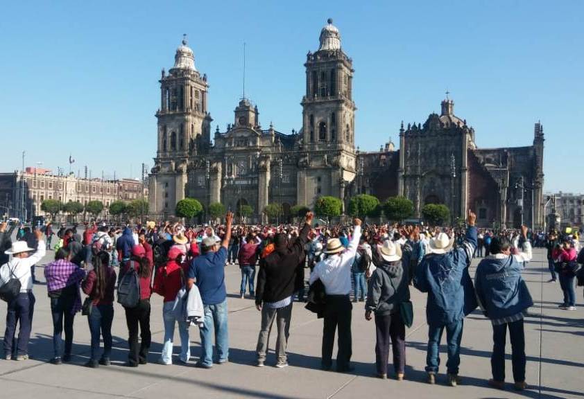 Protesta en Zócalo:  pobladores piden suministro de agua en 34 comunidades de Ixmiquilpan. | César Velázquez