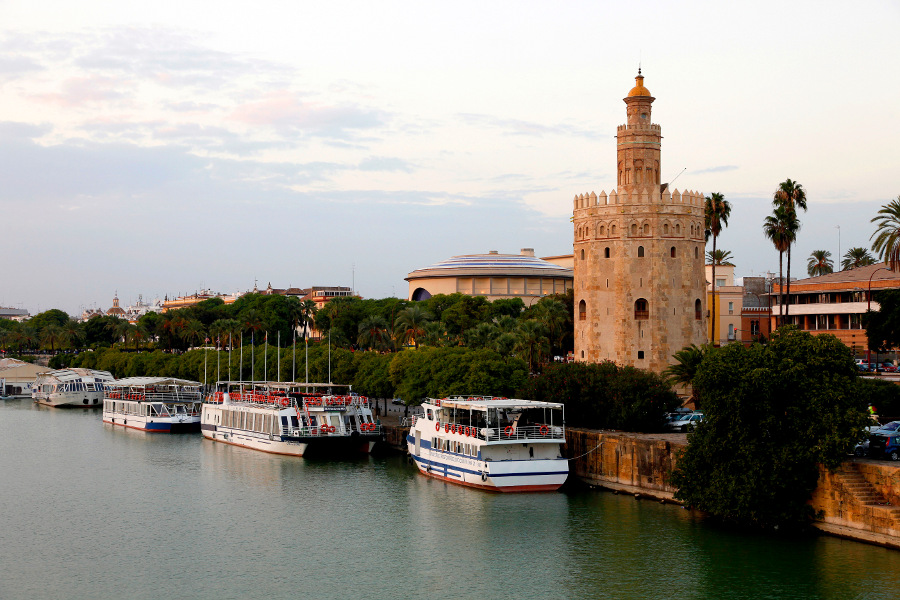 Torre del Oro y Río Guadalquivir (Cortesía de la Oficina Española de Turismo)