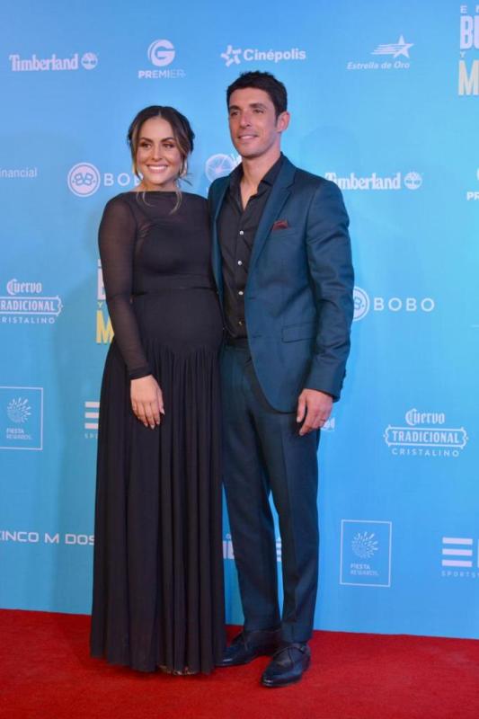 Zuria Vega y Alberto Guerra en la premier en 'En las buenas y en las malas'. (Luis Olivares)