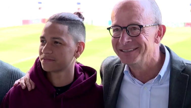 Anthony Borges visita el estadio Camp Nou (Twitter FC Barcelona)