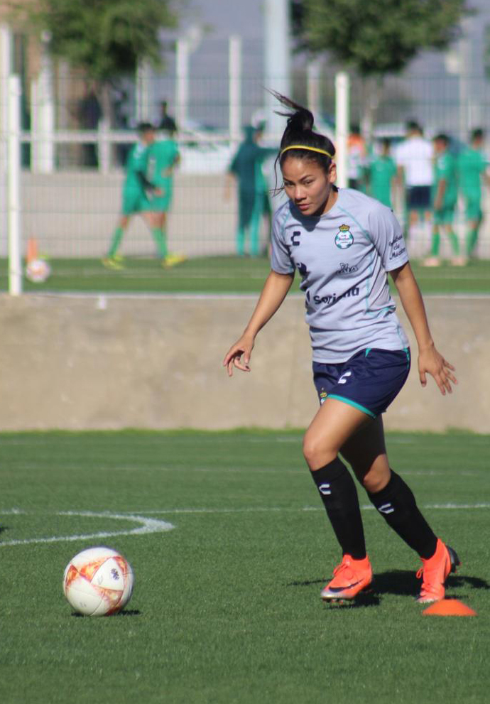Defensora Katia Estrada. (Cortesía Santos Laguna)
