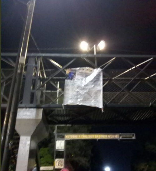 Una manta apareció en algunos puntos del barrio de Tepito. (Especial)