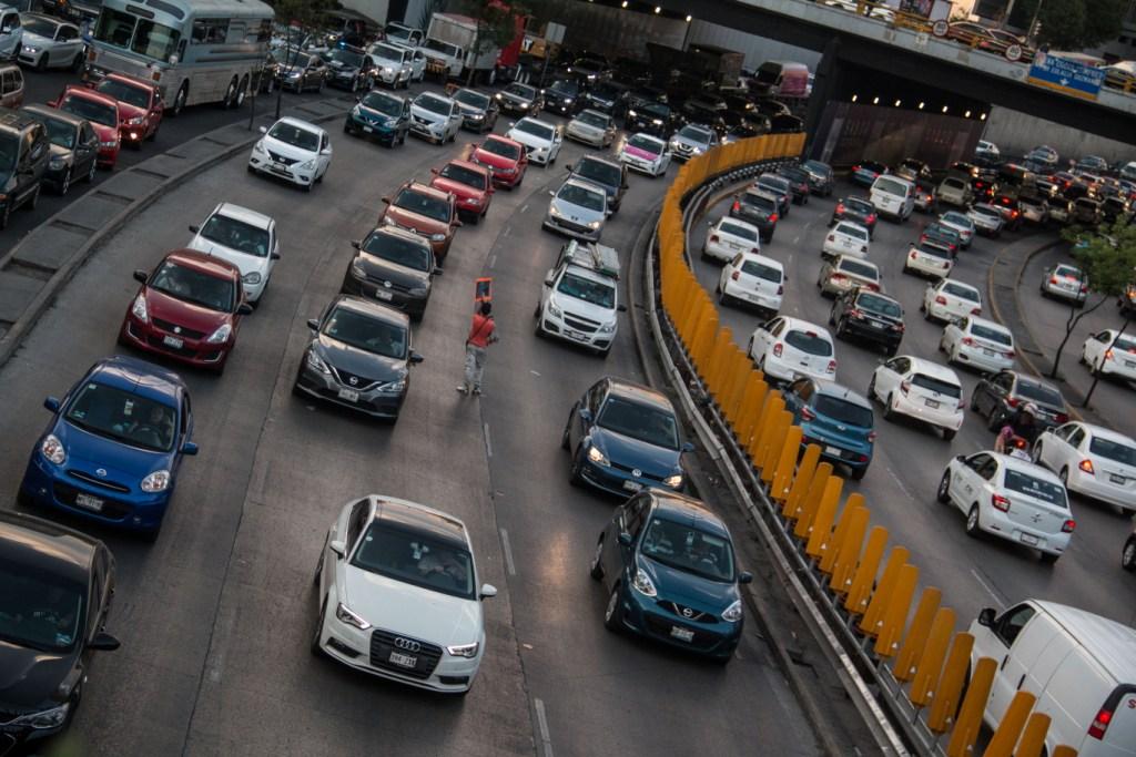 Las casetas reportaron un aumento en la salida de vehículos a través de las casetas de las seis autopistas desde la Ciudad de México. (Notimex)