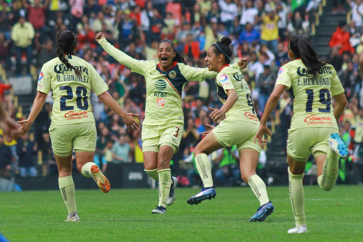 Jugadoras de América Femenil durante la Final de ida ante Tigres en el Estadio Azteca (Imago7)