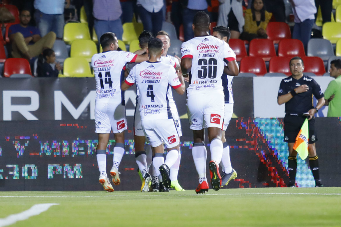 Lobos BUAP celebra gol ante Monarcas (Imago 7)