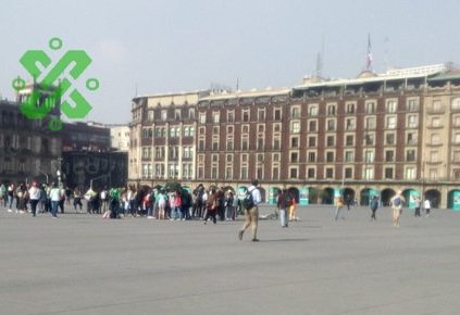 Los manifestantes afectan la circulación en avenida Plaza de la Constitución.