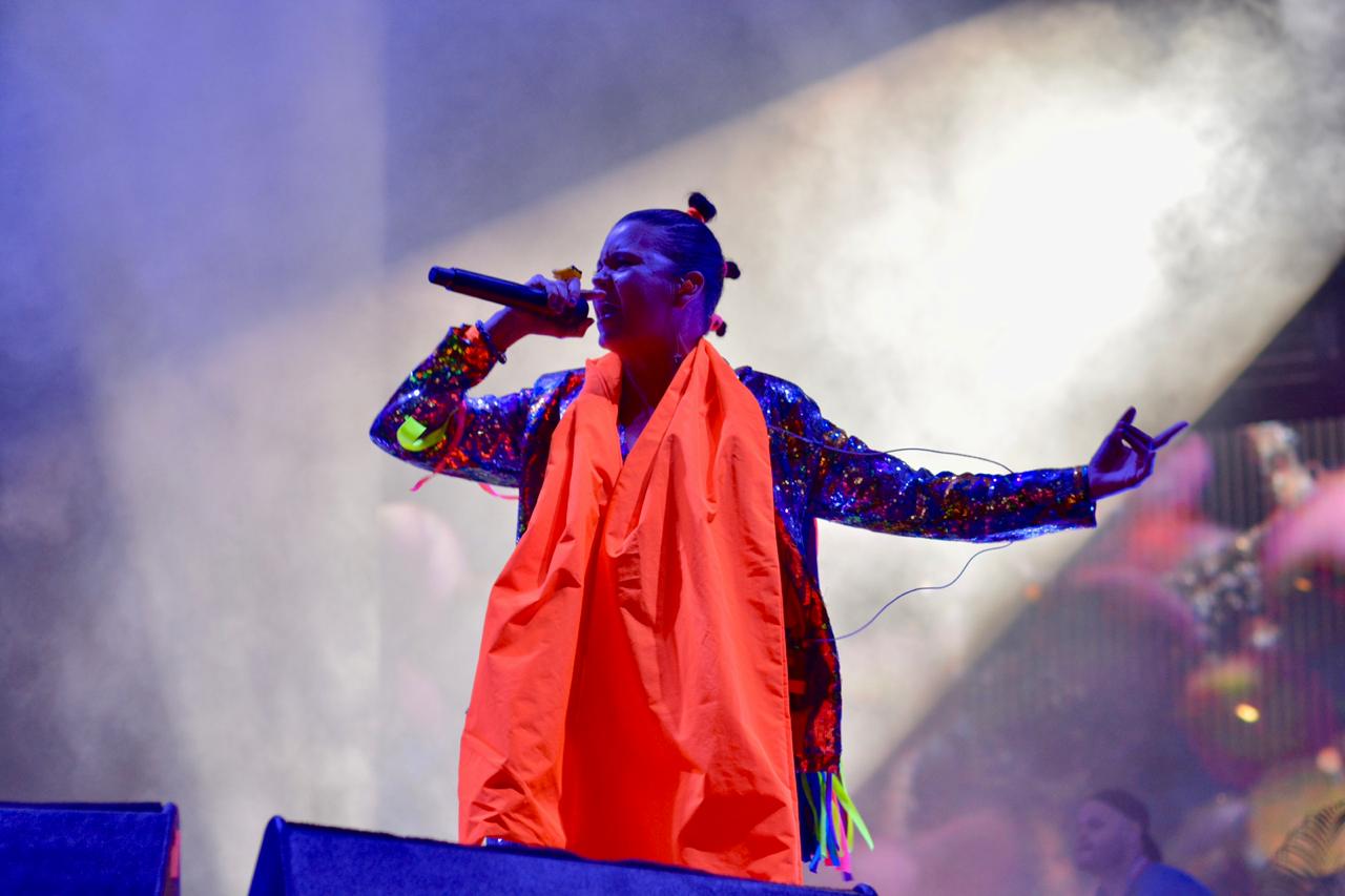 Bomba Estereo pone a bailar al Vive Larino (Luis Olivares)