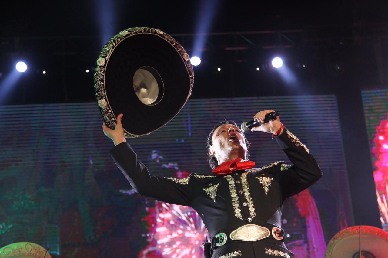 El cantante estuvo cobijado por el cariño de su público (Édgar Negrete)