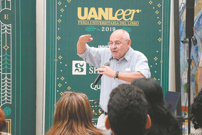 El escritor estuvo en la UANLeer. Gustavo Mendoza Lemus