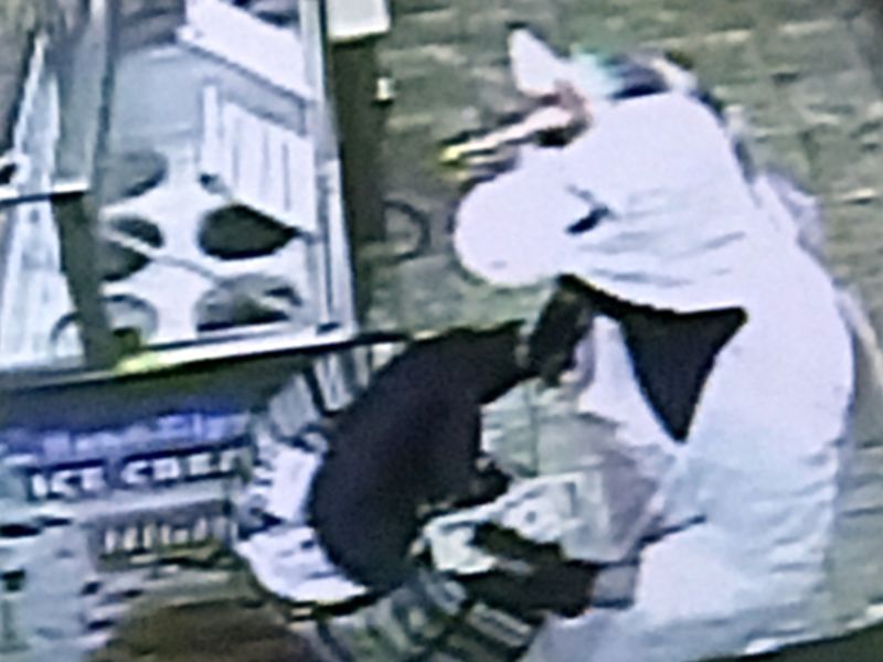 Un hombre disfrazado de unicornio intentó robar una tienda en Baltimore. (AP)