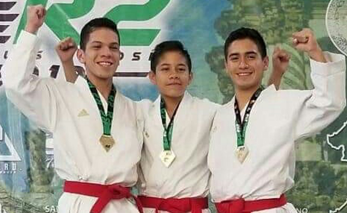 Jóvenes karatecas.