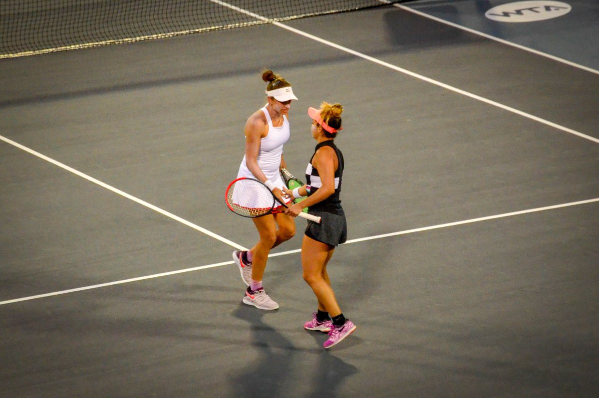 Renata Zarazúa saltó a la Cancha Central junto con Jacqueline Cako para intentar sellar su pase a la final. (Cortesía)