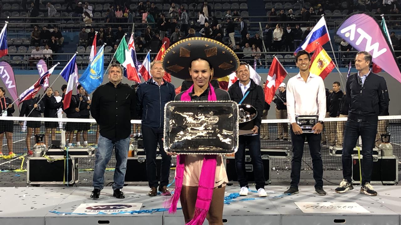 La rusa Veronika Kudermétova se impuso de manera contundente en la final para superar a la checa Marie Bouzková. (Rodrigo Camacho)