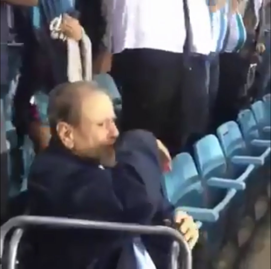 Aficionado de Racing llora tras victoria (Especial)