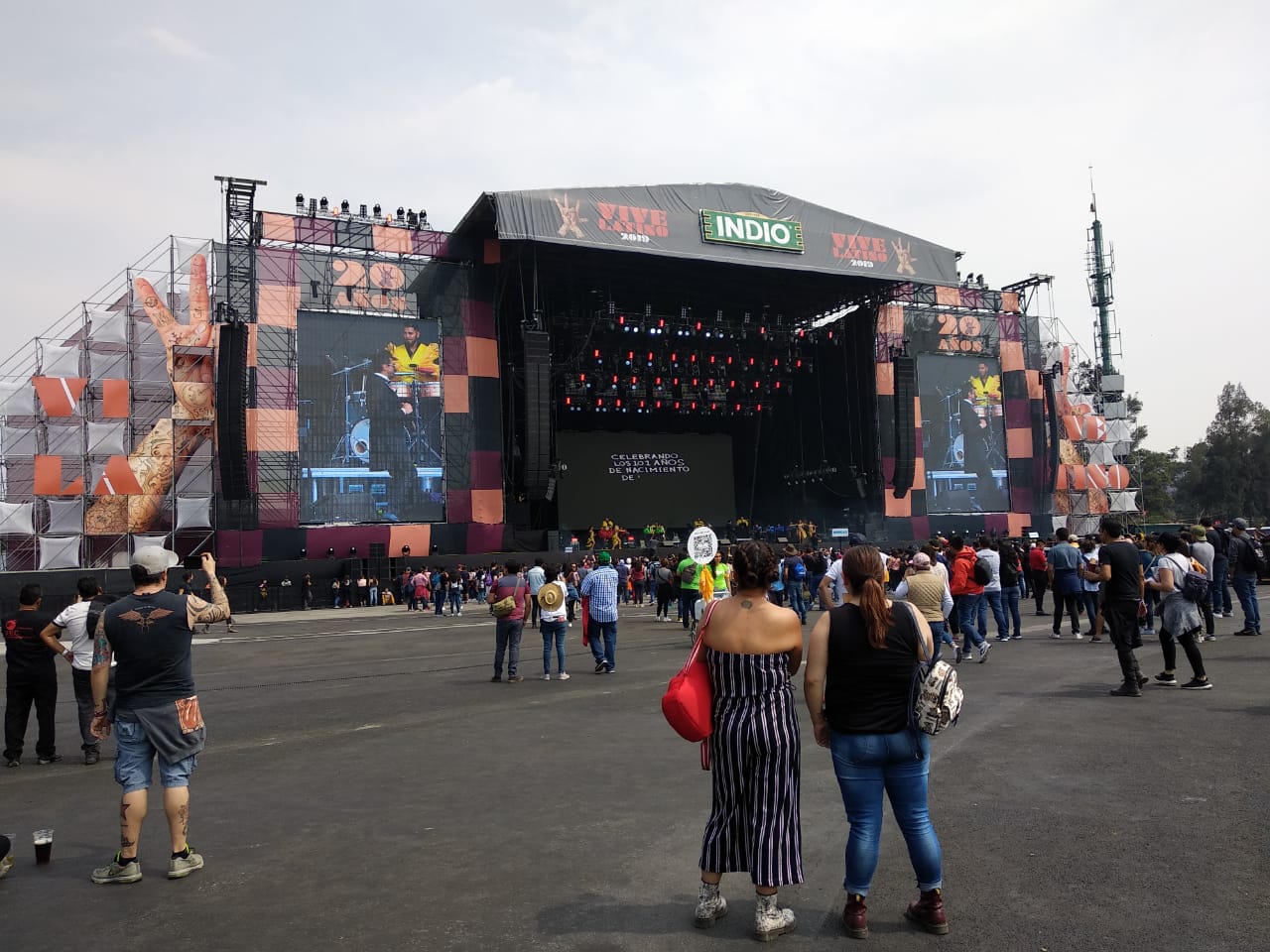 Inicia el Día 2 del Vive Latino (Ernesto Huerta).