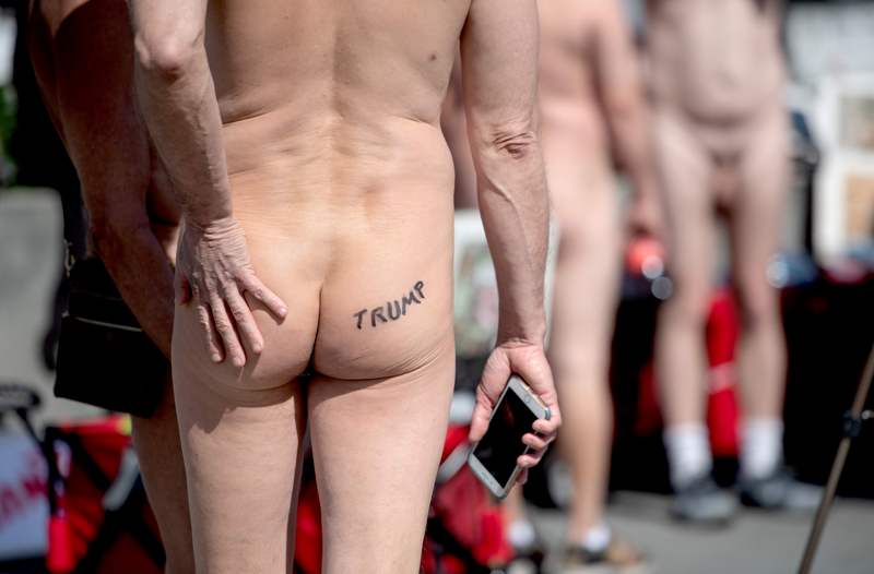 Las personas asisten con tanta o poco ropa. (AFP)
