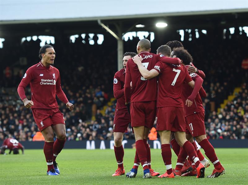 Liverpool saca apretado triunfo ante Fulham (EFE)