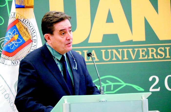 Luis García Montero firmó un convenio de colaboración con la UANL. Gustavo Mendoza Lemus