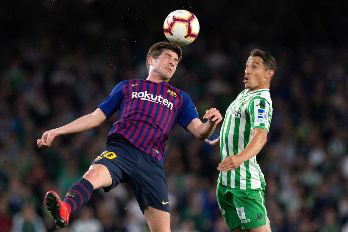 Sergi Roberto y Andrés Guardado (AFP)