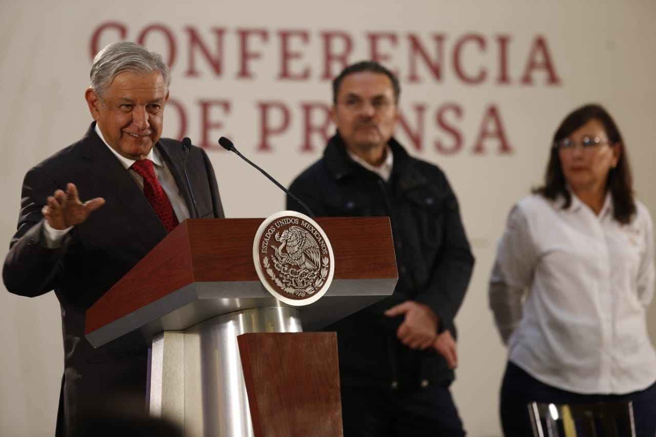 AMLO promete respetar contratos surgidos bajo la "reforma energética"/Héctor Téllez.