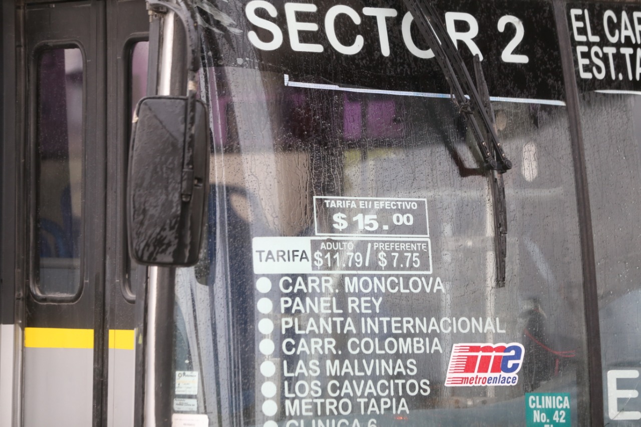 El director de la Agencia Estatal del Transporte, Jorge Longoria, informó que lo correcto eran 12 pesos en efectivo. Foto: Leonel Rocha