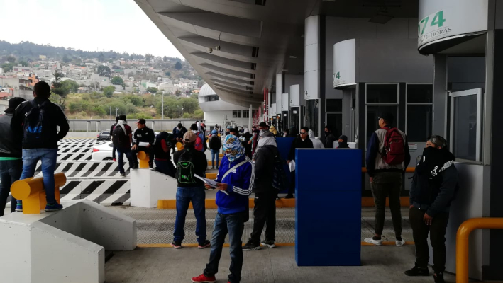 Un grupo de manifestantes tomó la caseta y dejó el paso libre a los automovilistas. |César Velázquez