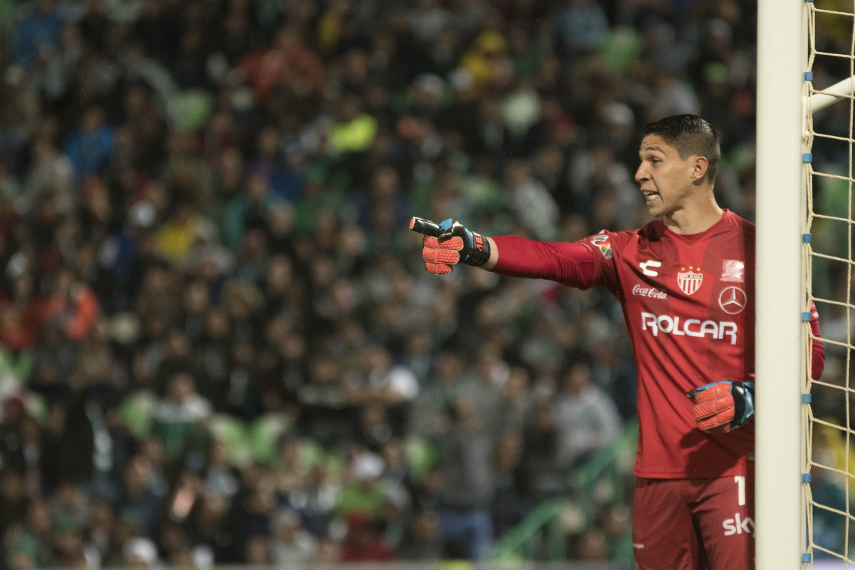 Hugo González, portero del Necaxa, durante el partido contra Santos (Mexsport)