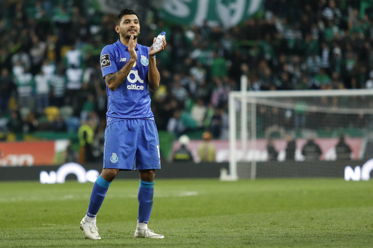 Jesús 'Tecatito' Corona es baja de la selección mexicana (Imago7)