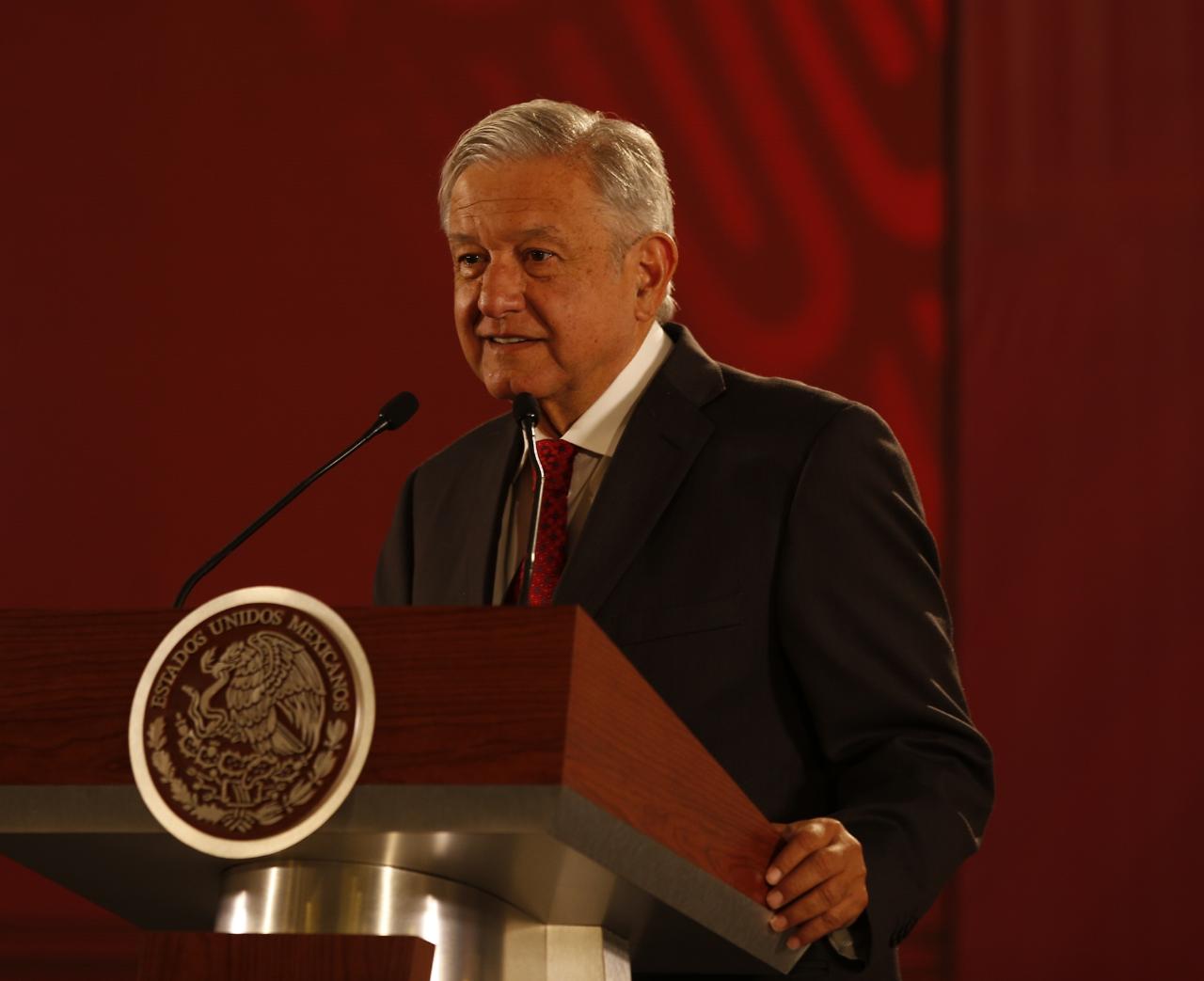 López Obrador aseguró que no utilizará el estado para perseguir a escritores críticos/Héctor Téllez.