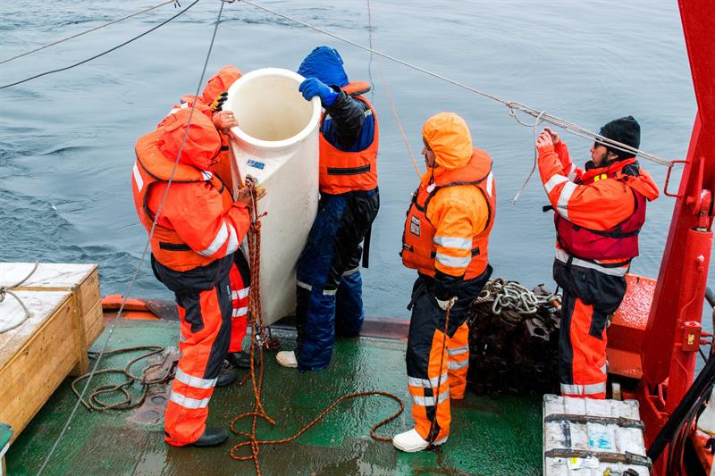 La trampa de sedimentos con sensores se encuentra en la aguas de la bahía Sur de la isla Doumer, en la Antártida. (EFE)