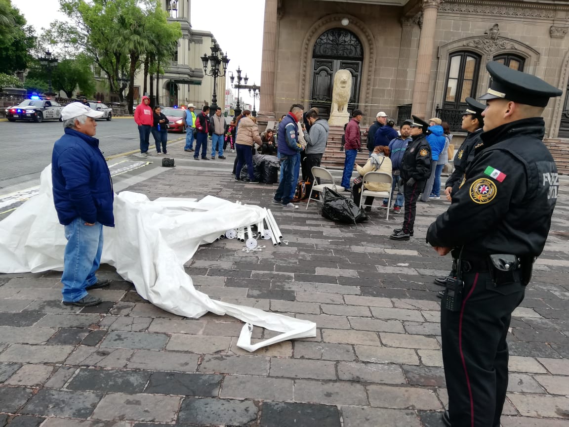 Únete Pueblo busca reinstalar un plantón en protesta contra el "tarifazo" y la crisis del transporte. Foto: Raúl Palacios