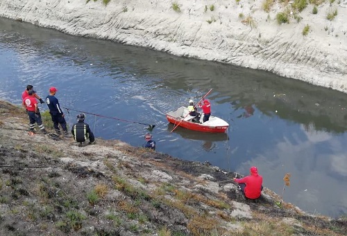 Equipos de rescate llegaron al sitio para realizar maniobras. (Especial)