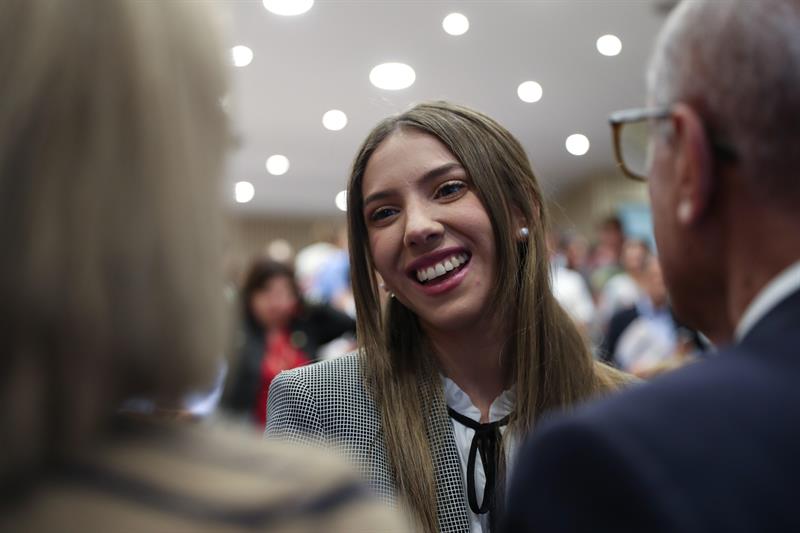 Fabiana Rosales, de 26 años, participó  en una charla organizada por la Universidad Autónoma de Chile. (EFE)