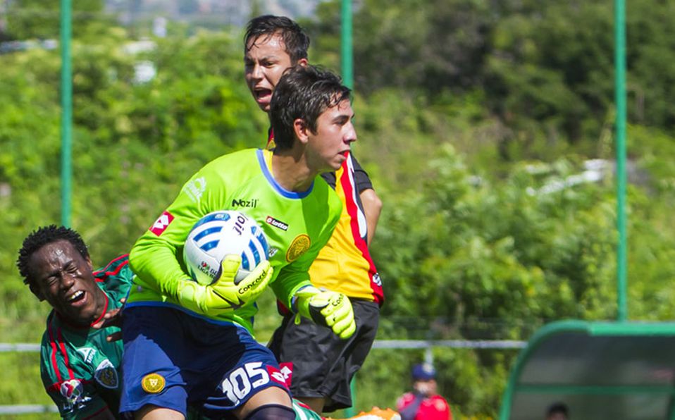 Felipe López, reconoció que vistas desde atrás, las fallas de gol al frente lo hacen sufrir. (Especial)